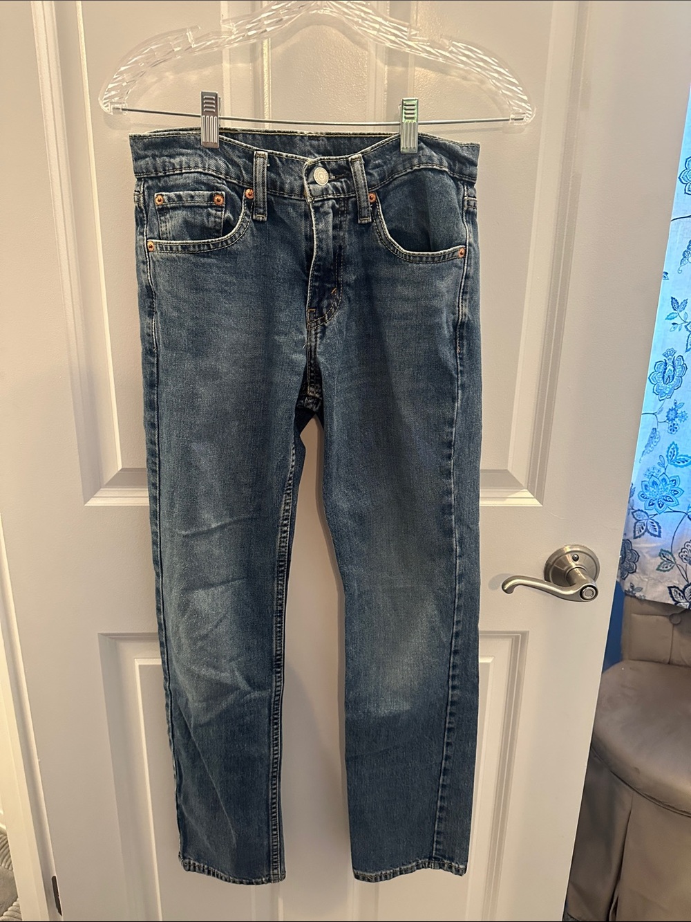 Classic Levi’s Men's Straight-Leg Jeans in Medium Blue W28 L30
